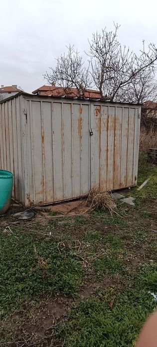 Продавам гараж от ламарина.