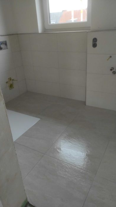 Поставяне на плочки