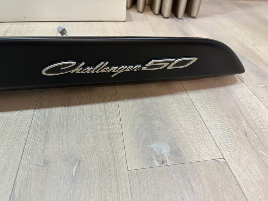 Vand Eleron Dodge Challenger si Far Mercedes E class model w213