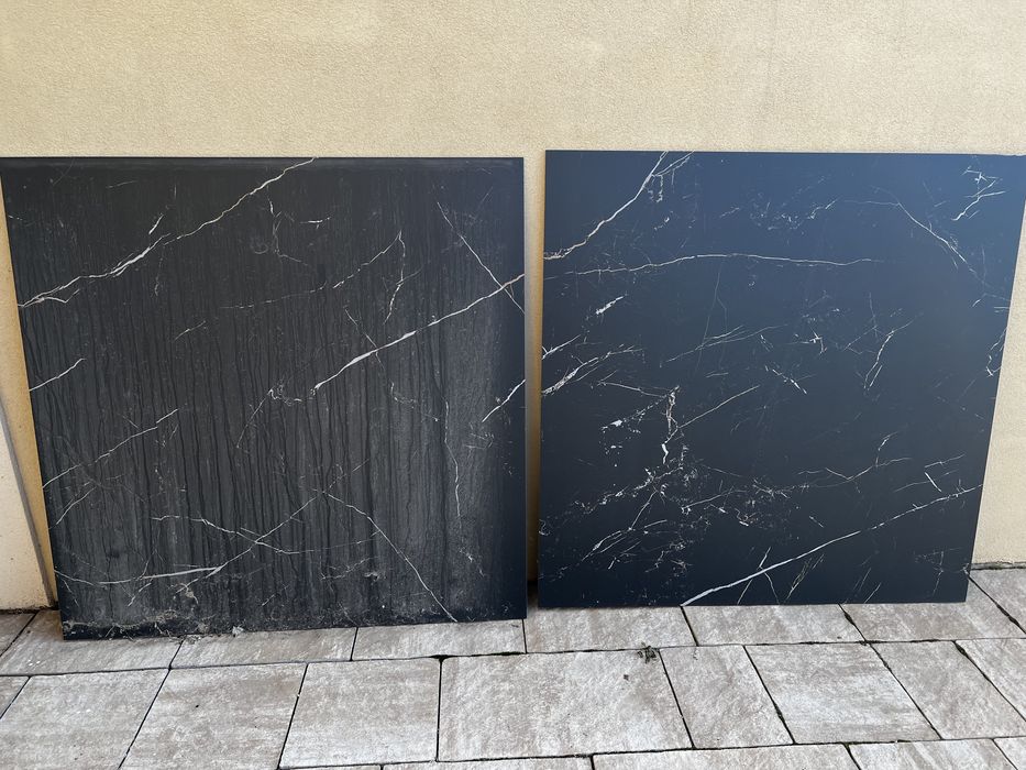 Vand placi ceramice negre