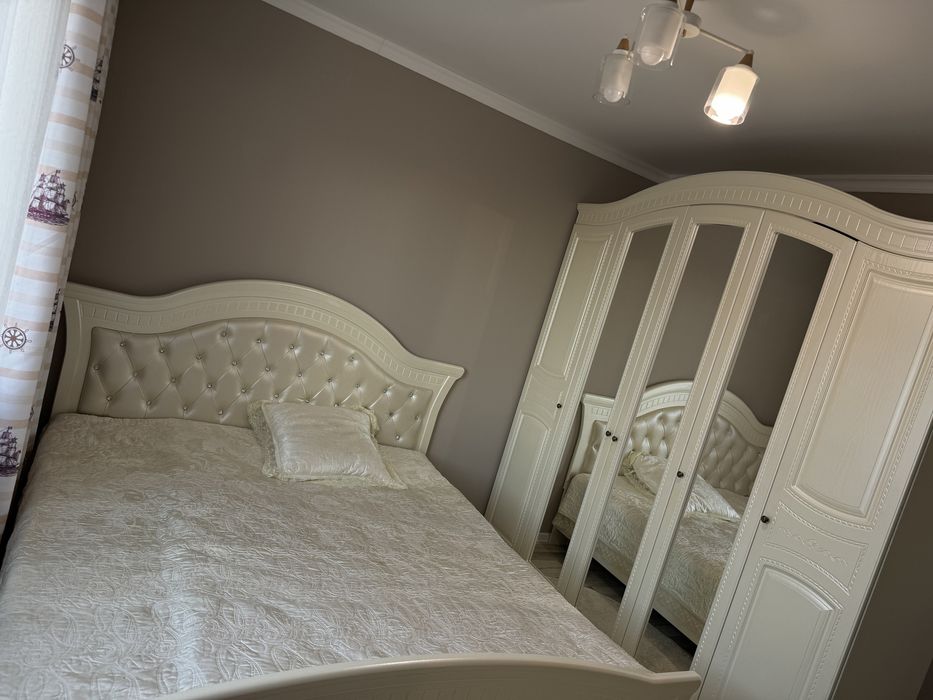 Срочно продам спальный гарнитур!