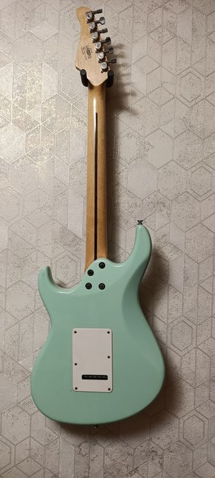 Продам электрогитару cort g110