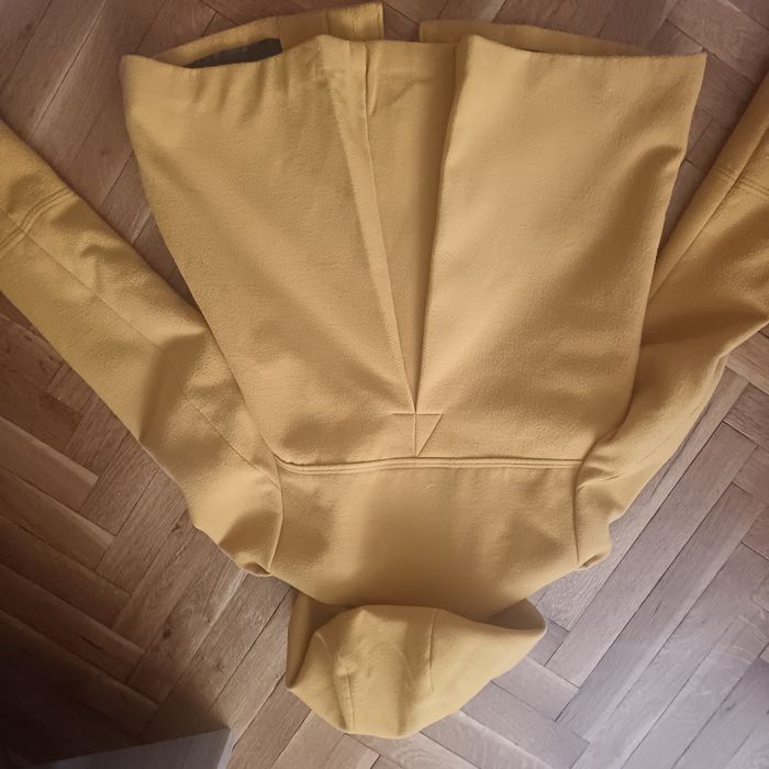 Жълто палто на Н&М