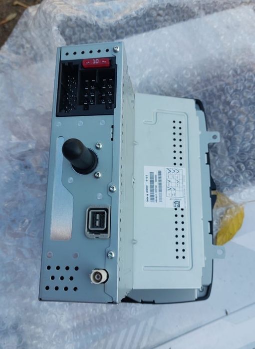 Автомагнитола на Lada vesta.