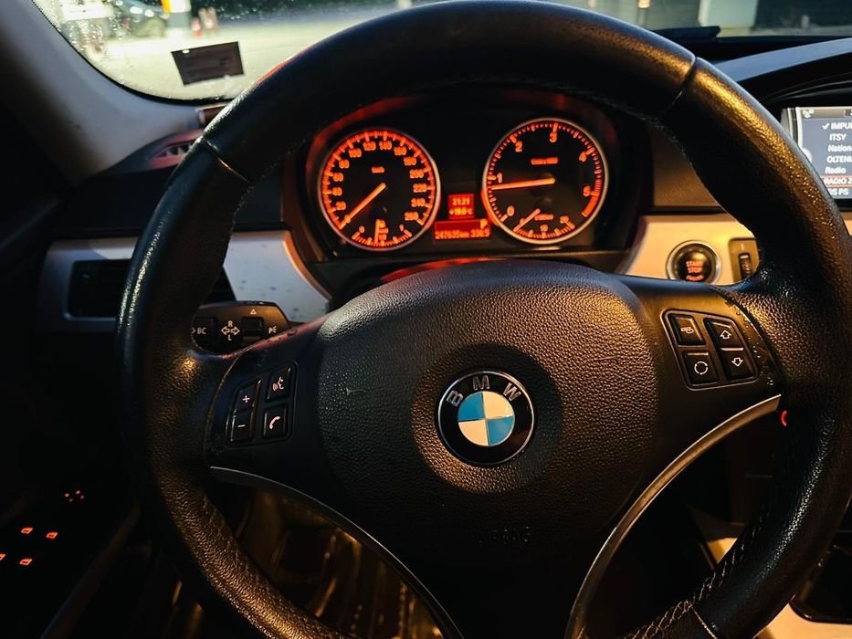 BMW 3 Series 2011 — imagine 5