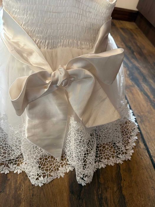 Rochie elegantă botez/ nunta  fetiță , model deosebit