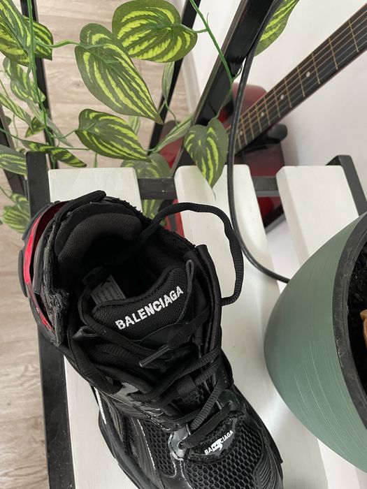 Balenciaga runner led