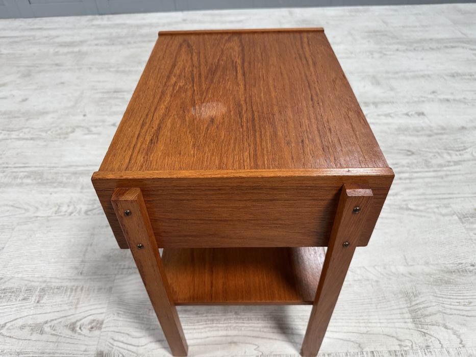 Нощно шкафче от 60-те Д908