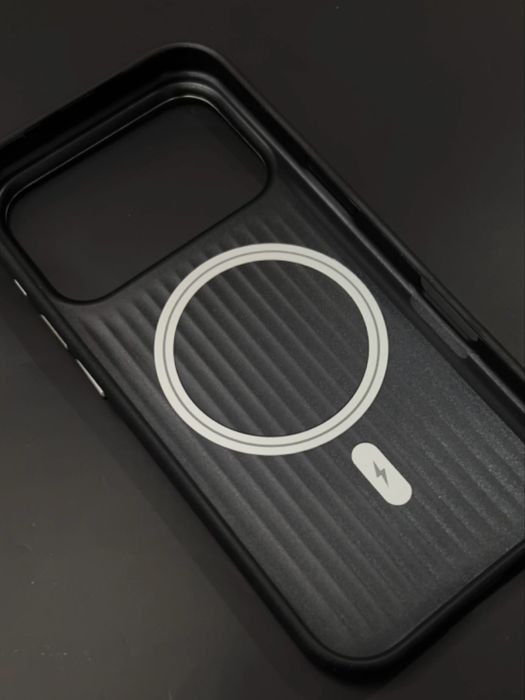 Продам чехол на Айфон 17 pro max