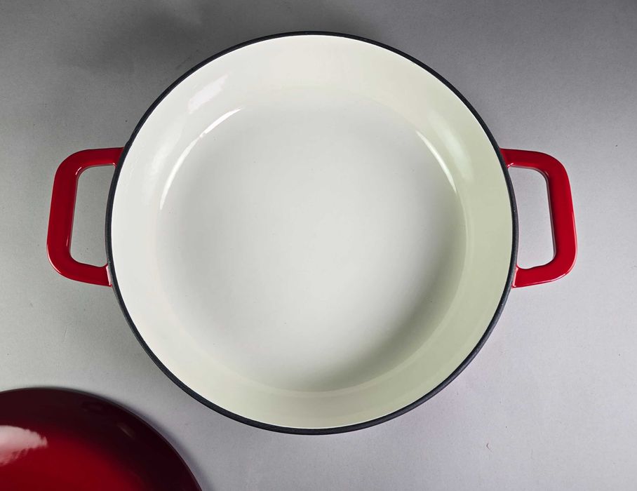 Емайлираният чугунен Гювеч