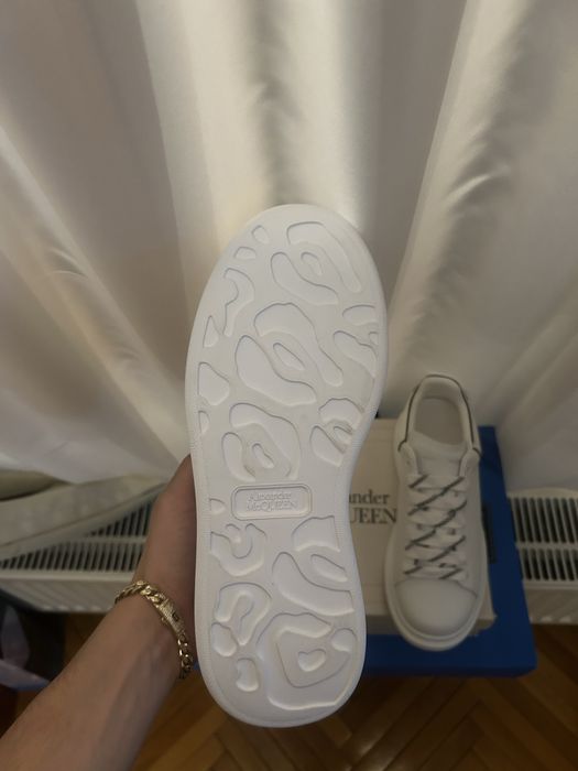 Vand Alexander McQueen