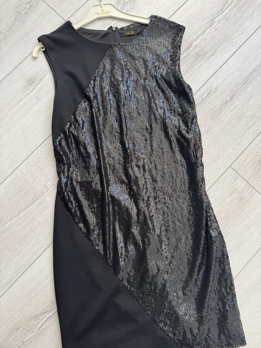 Женские одежды платья, кофты, пальто ит.д