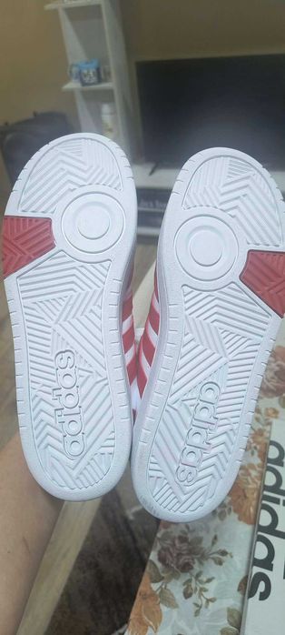 Нови кецове Adidas