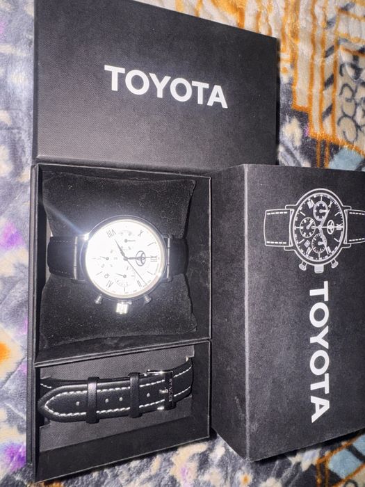 Часы наручные TOYOTA