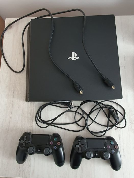 PS4 PRO 2 controllers