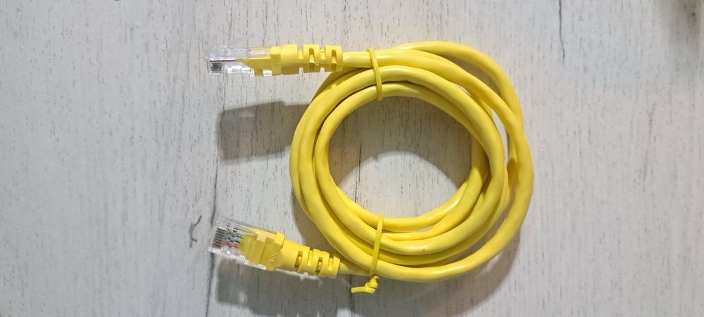 LAN кабел. Наличен в 2 цвята