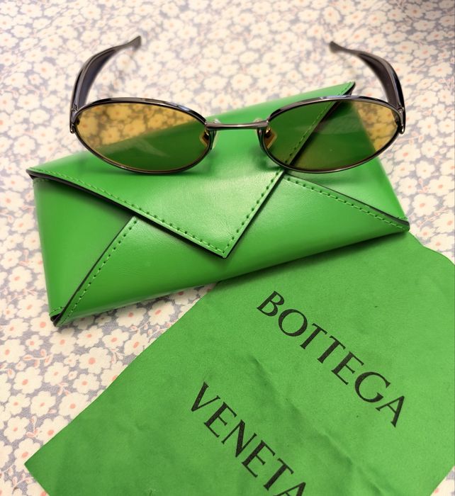 Bottega Veneta - Sardine oval sunglasses