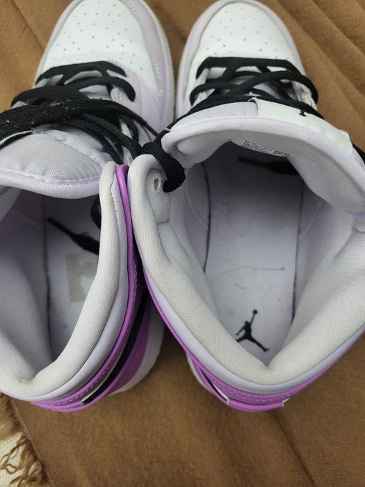 Snikears air jordan mid,stare foarte buna,marimea 40,25 cm