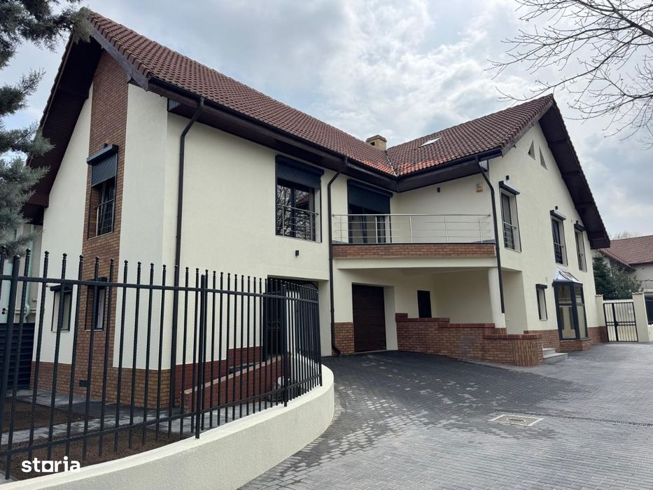 Casă de închiriat: 9 camere, piscină, garaj