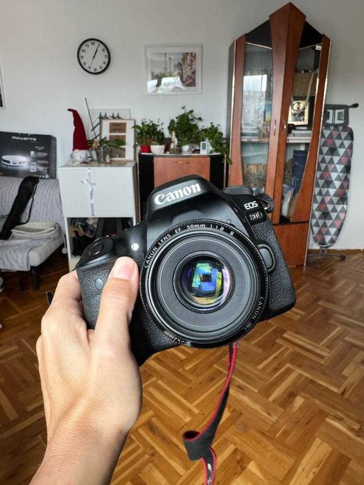 Продавам  Canon EOS 80D