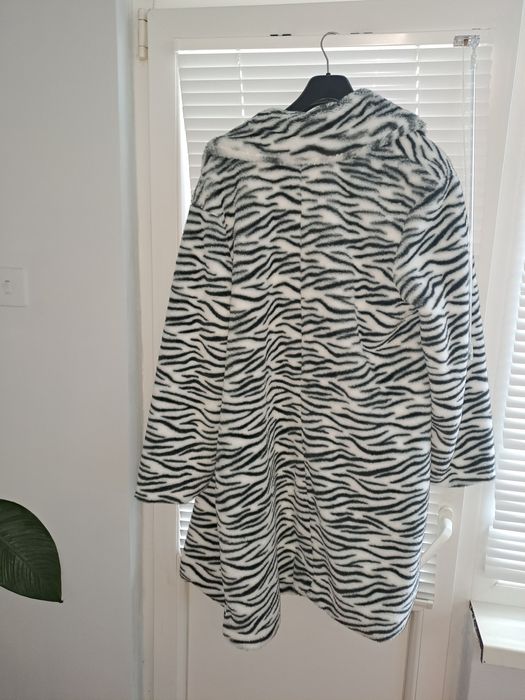 Дълго меко плюшено яке. Принт зебра