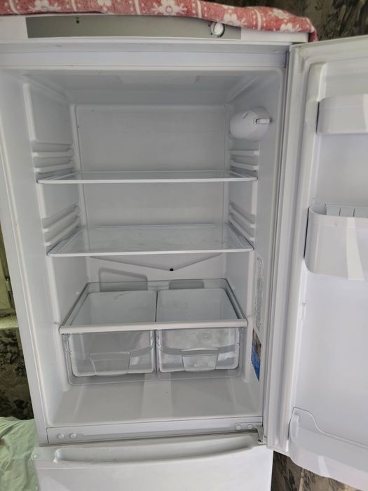 Холодильник indesit
