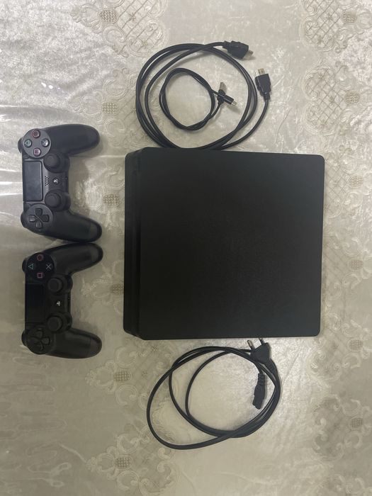 PS 4 Slim 1 TB Есть коробка