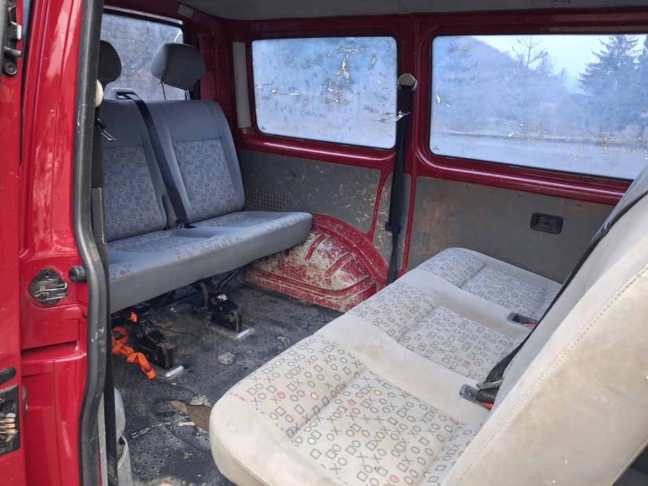 Vw transporter 8+1 locuri motor 1.9tdi an 2007  2500euro fixx