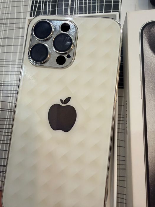 Продавам iPhone 15 pro max отлично състояние !