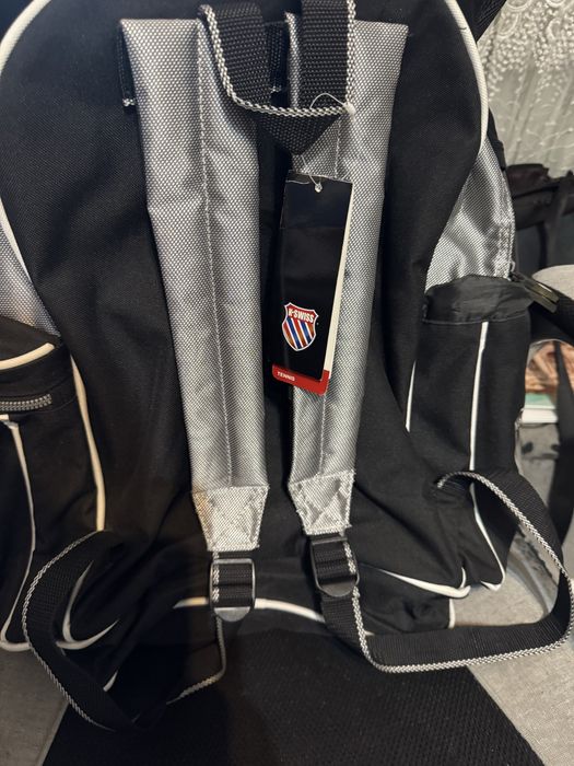 Продавам тенис раница