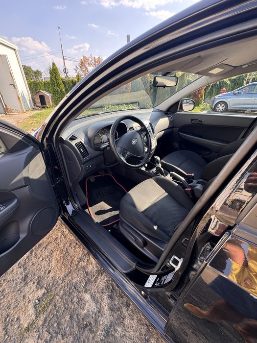 Hyundai i30, 1.4 benzina tip break, foarte incapatoare! km putini!