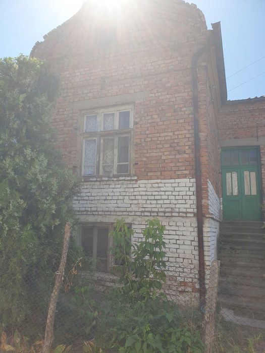 Къща с двор  в Боруна