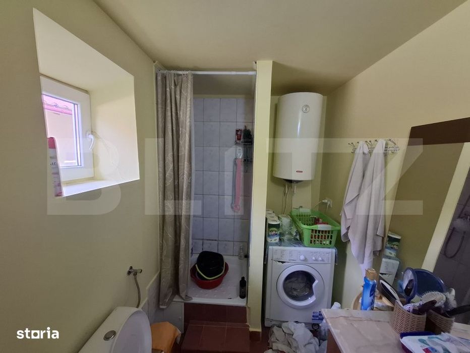 Casa 2 camere, 100 mp, anexe de vanzare, zona Gelu