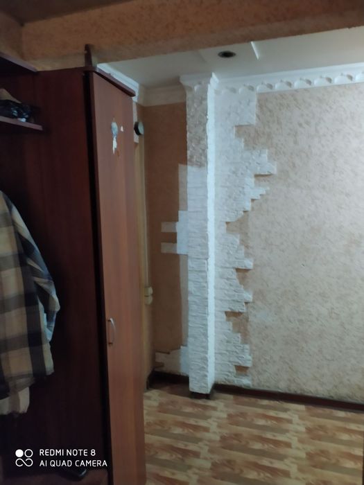 Продам спутник2 1ком 1этаж 2этажки возле метро 5станция с ремонтом