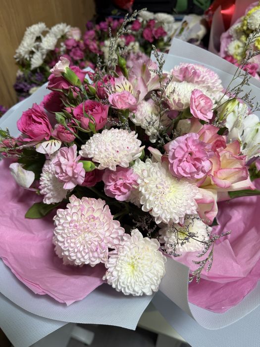 Цветы с корзиной, букет