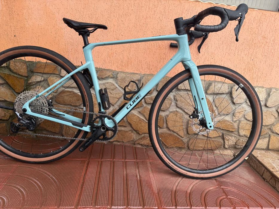 Cube Carbon висок клас Gravel велосипед