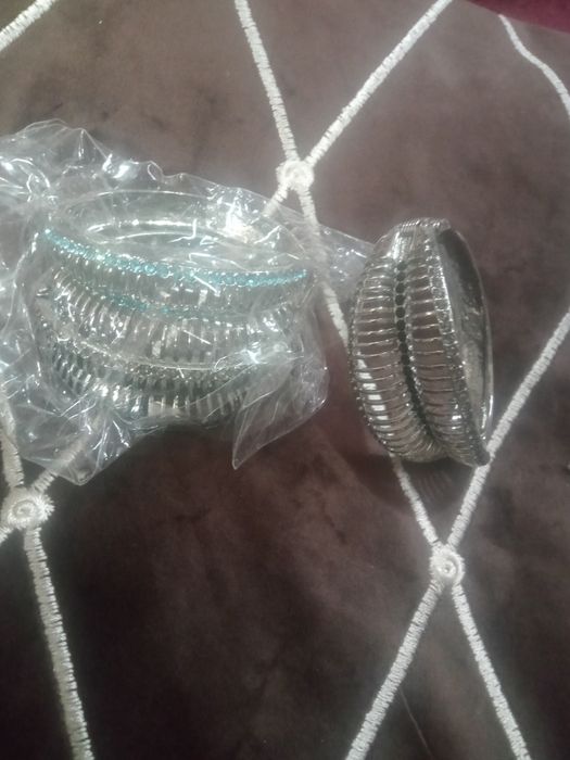 Продаю браслеты новые