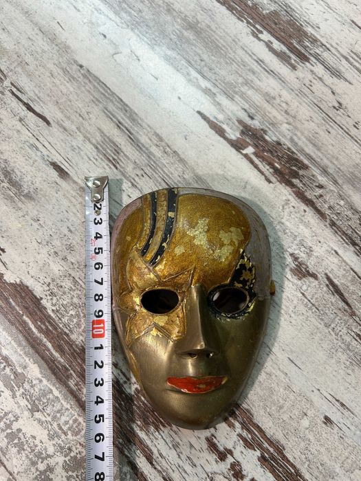 Стара маска от бронз