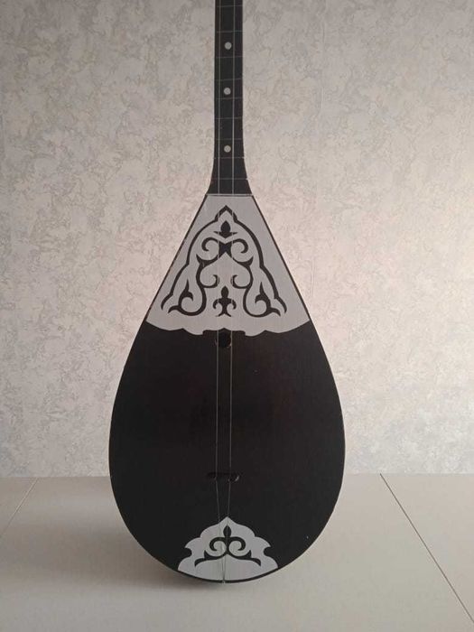 ДОМБЫРА сатылады ҚАРА түсті