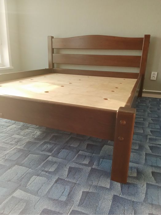Продам кровать деревяная 2000/1600