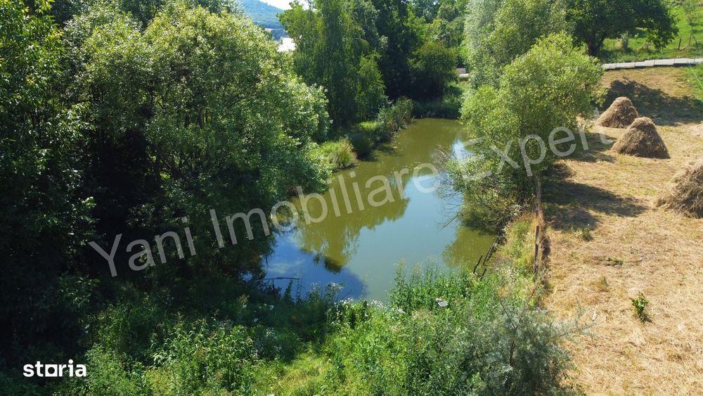 Casă cu lac de pește de vânzare în comuna Nucșoara, județ Argeș.