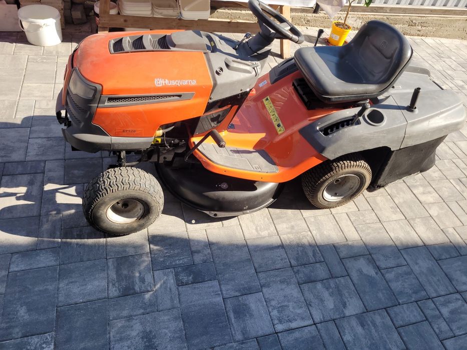 Tractoras gazon /iarba husqvarna