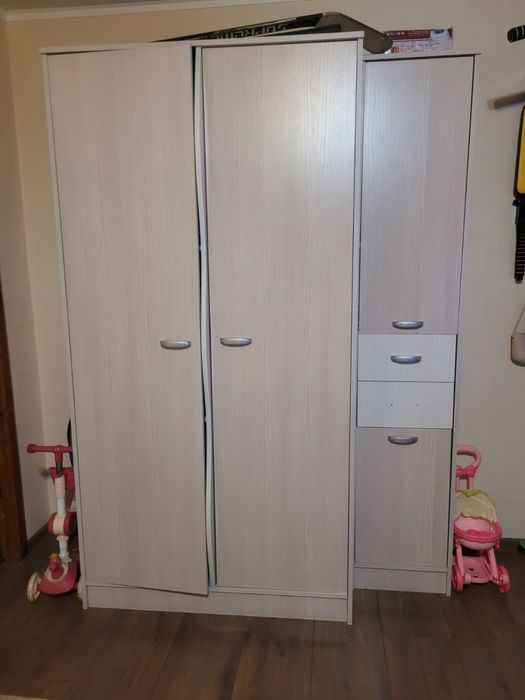 Шкаф с полками для детей