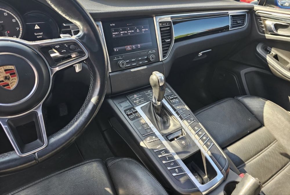 Porsche Macan 440 cp Turbo Performance avariat