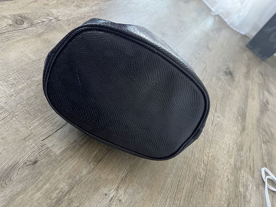 Geanta si rucsac 2 in 1 mov cu insertii negre