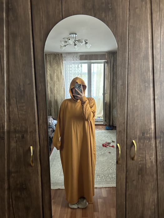 Продам платья  по 5000 одевала пару раз