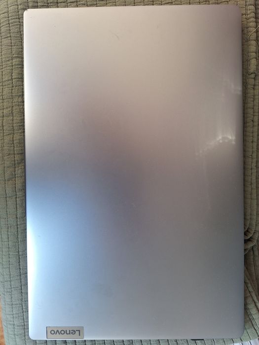 Laptop Lenovo IdeaPad Slim 3 (Model 2023)- Ryzen 5 7520U / 16GB RAM / 512GB SSD / Baterie ca nouă (8 cicluri)