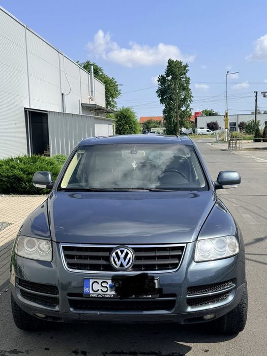 VOLKSWAGEN Touareg