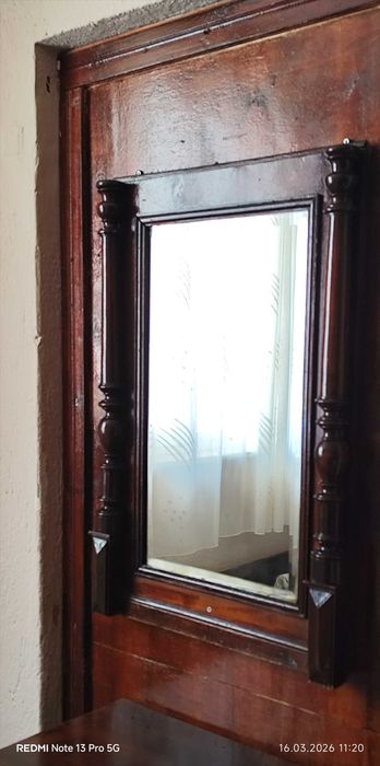 „Това огледало е търсено от хора, които ценят емоцията и историята зад предметите. Подходящо за любители на антиквариата или за домове с душа.“