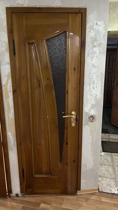 Дверь из дерево отличного качество